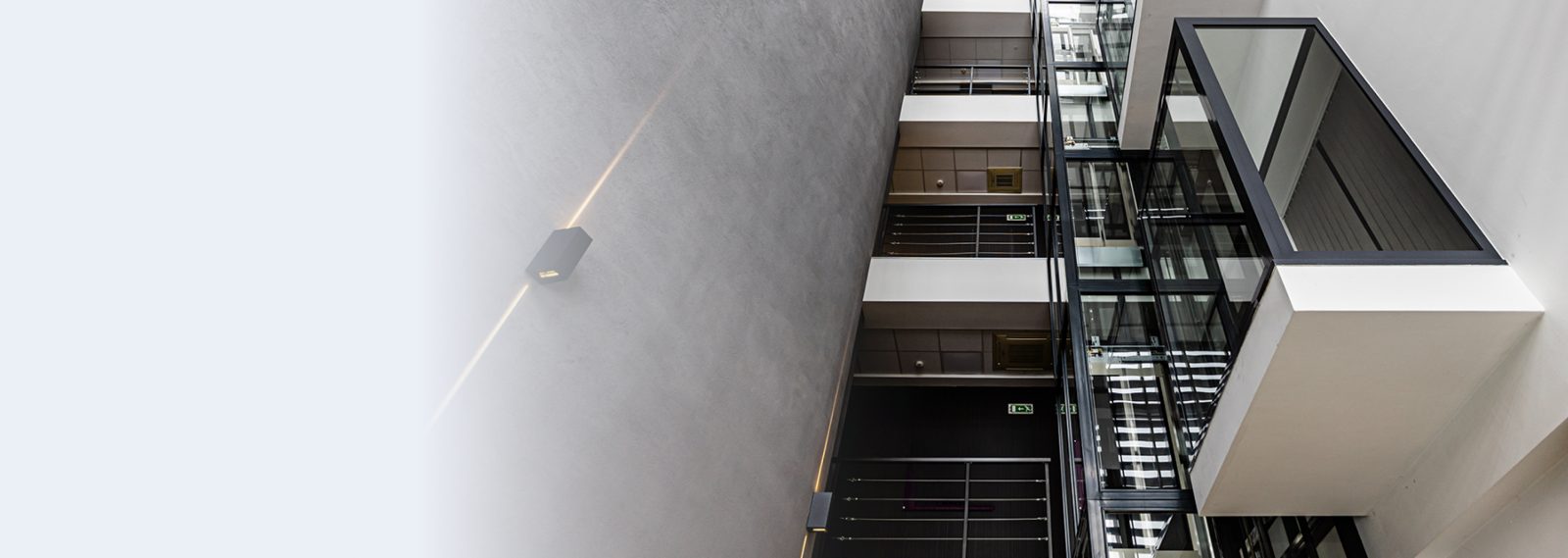 Nowoczesne atrium i hol biurowca MODO OFFICE w Rzeszowie