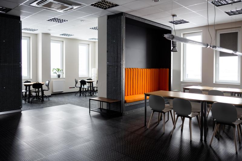 Strefa relaksu i wypoczynku dla najemców biurowca MODO OFFICE